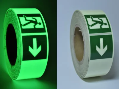 Лента с указателем направления движения (налево). Фотолюм. 50х25 мм